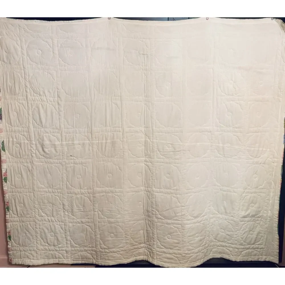 Vintage Handmade Dresden Plate Quilt 94x72 Hand Quilted Pastel Applique